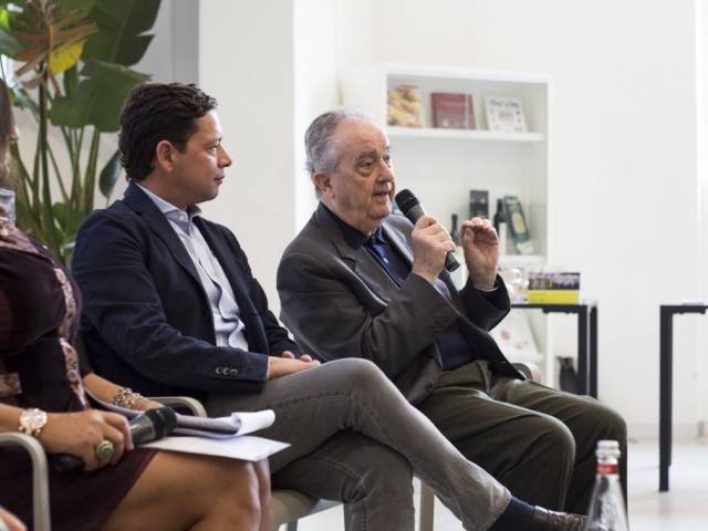 conferenza microfono